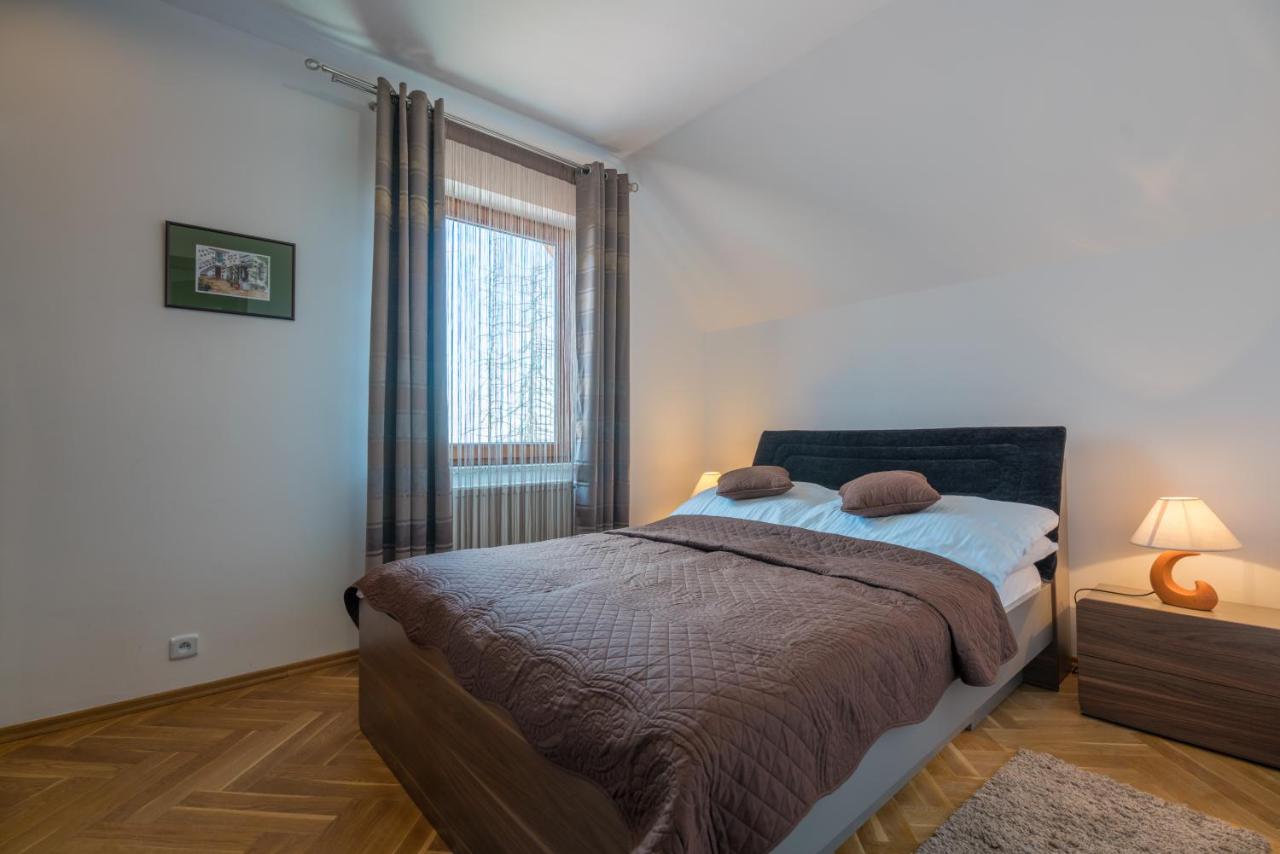 Apartment with Mountain View