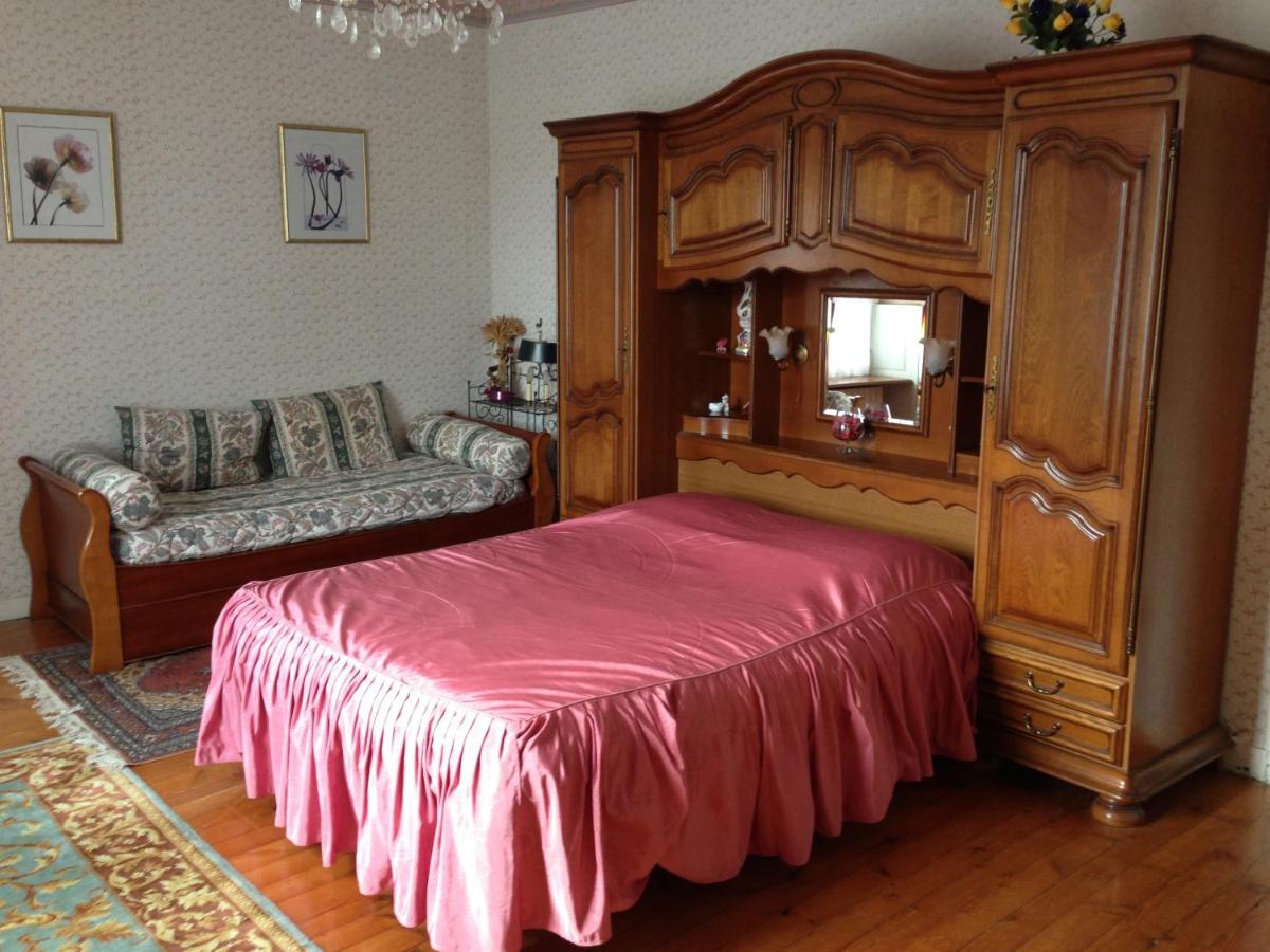 Camera Matrimoniale con Divano-Letto
