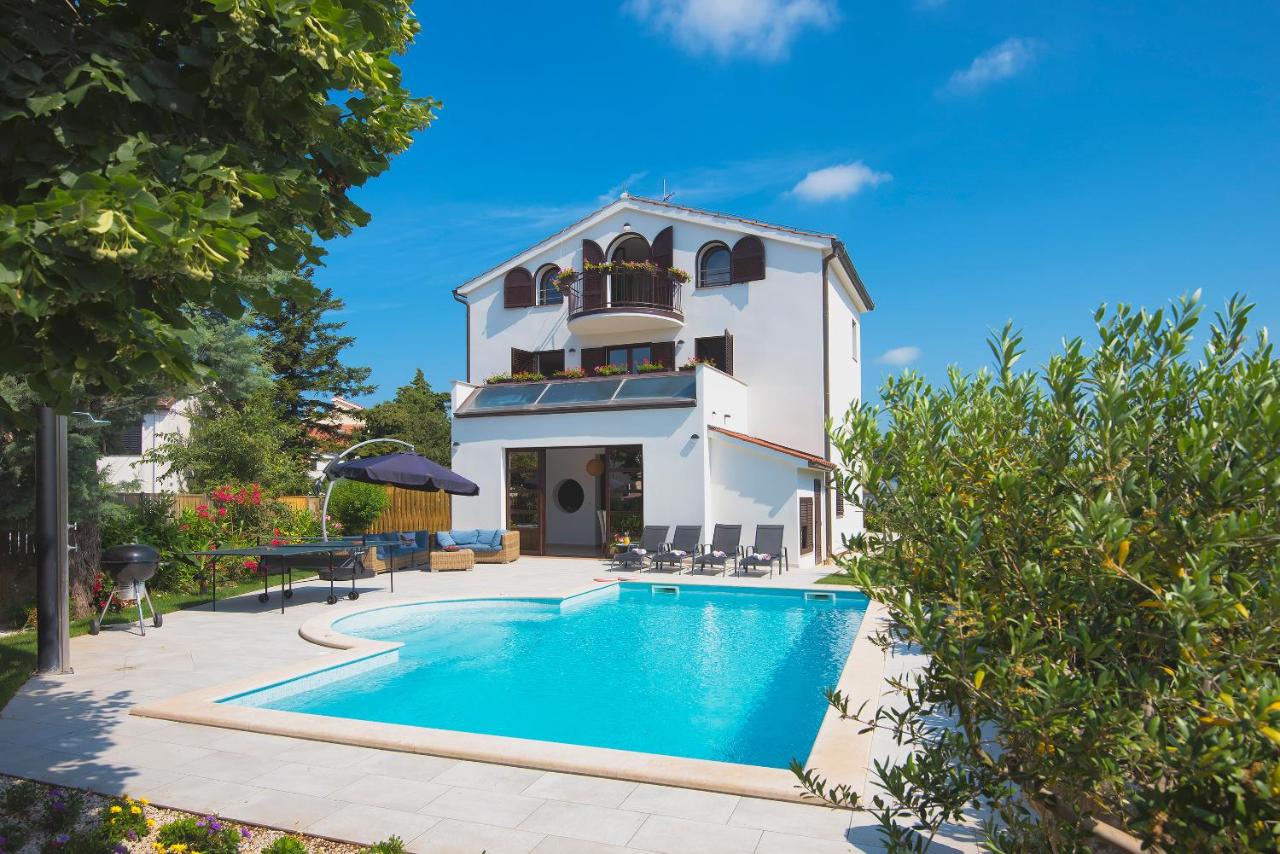 B&B Fažana - Villa Andrija Family Dream with heating pool at the sea - Bed and Breakfast Fažana