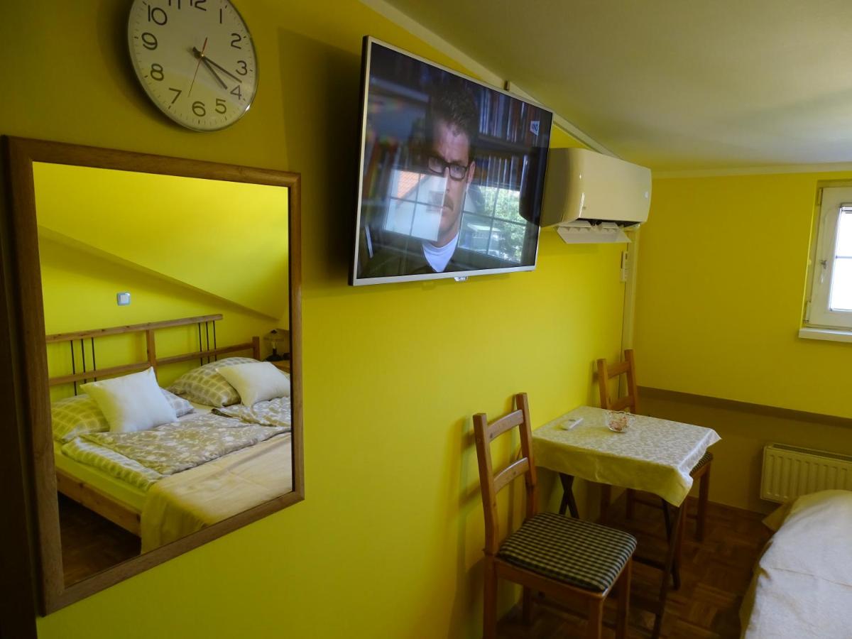 Camera Matrimoniale con Letto Supplementare