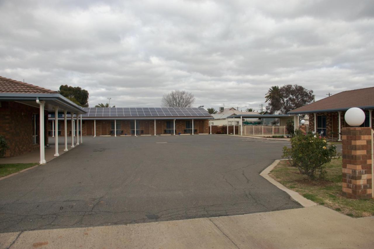 Highway Inn Motel - B&B