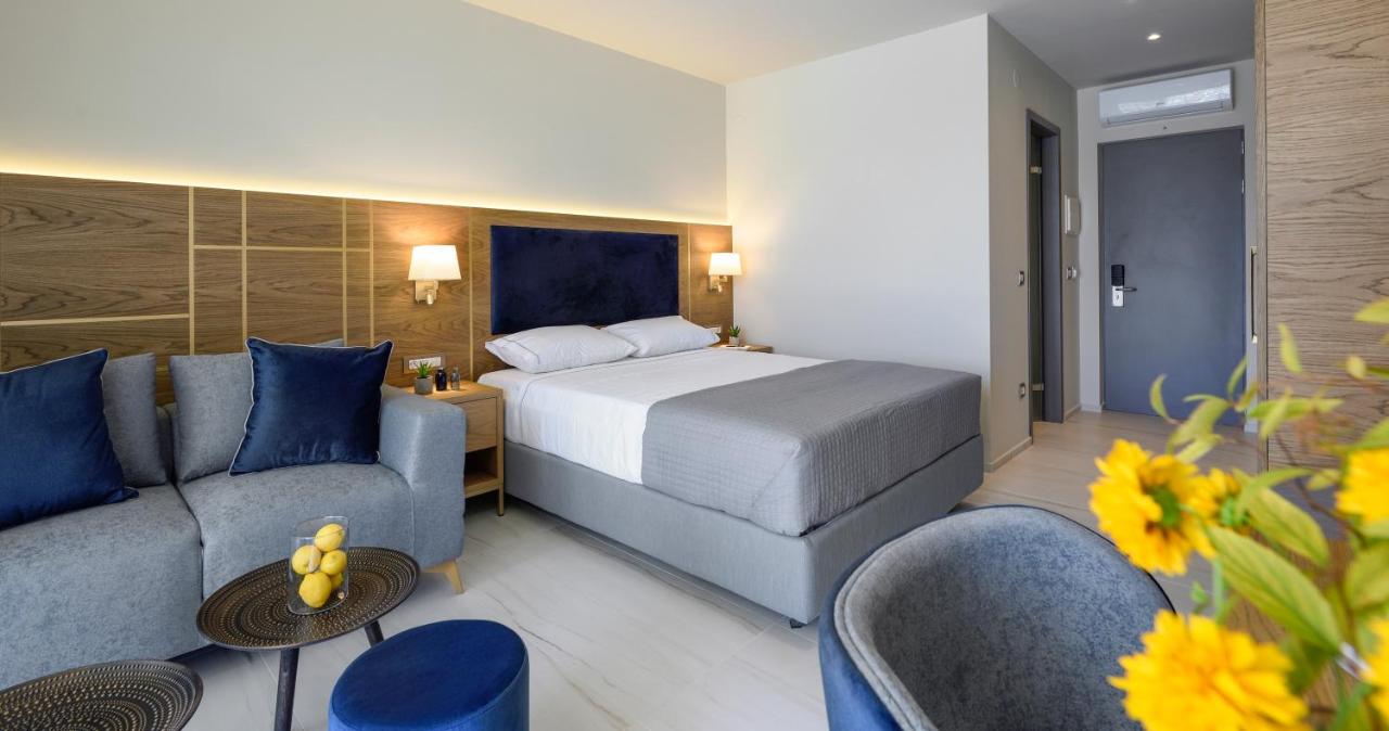 Deluxe Suite with Pool View