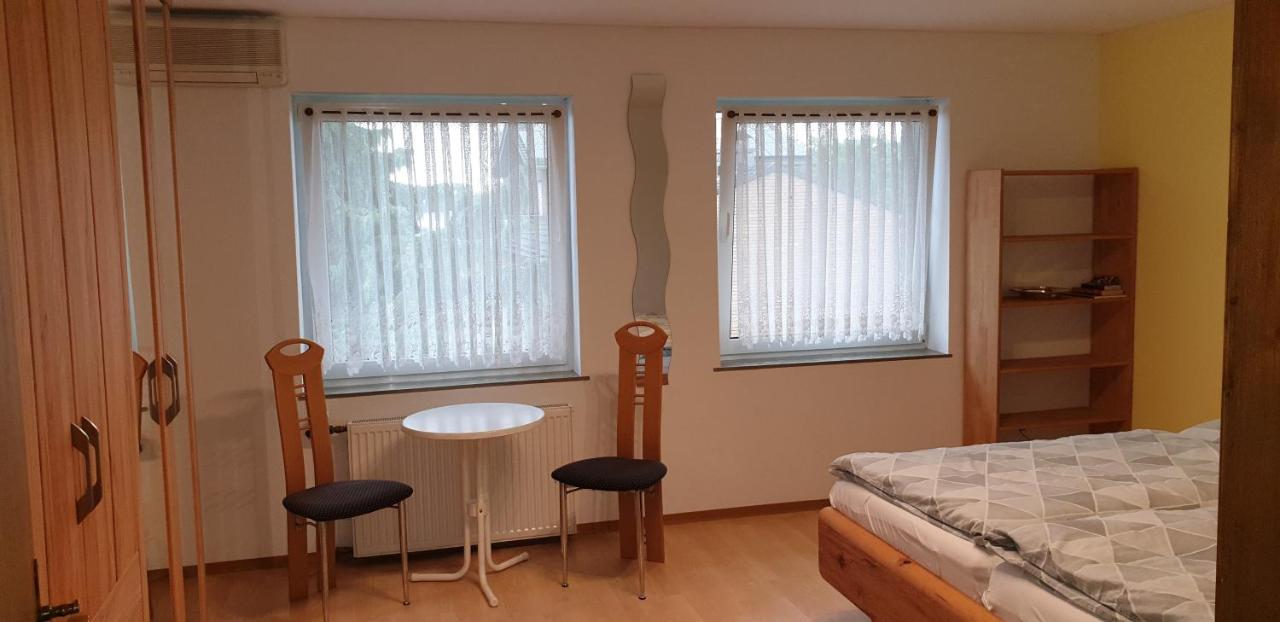 Doppel- oder Zweibettzimmer