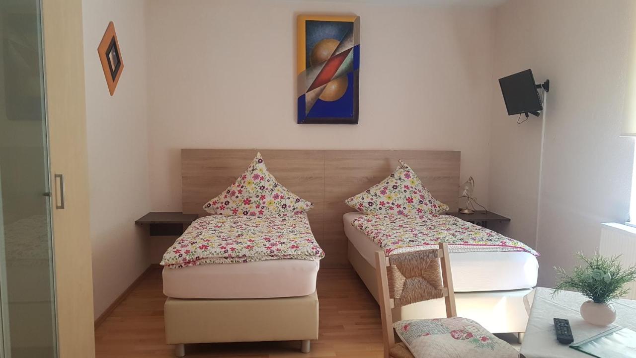 Basic Triple Room with Shared Bathroom