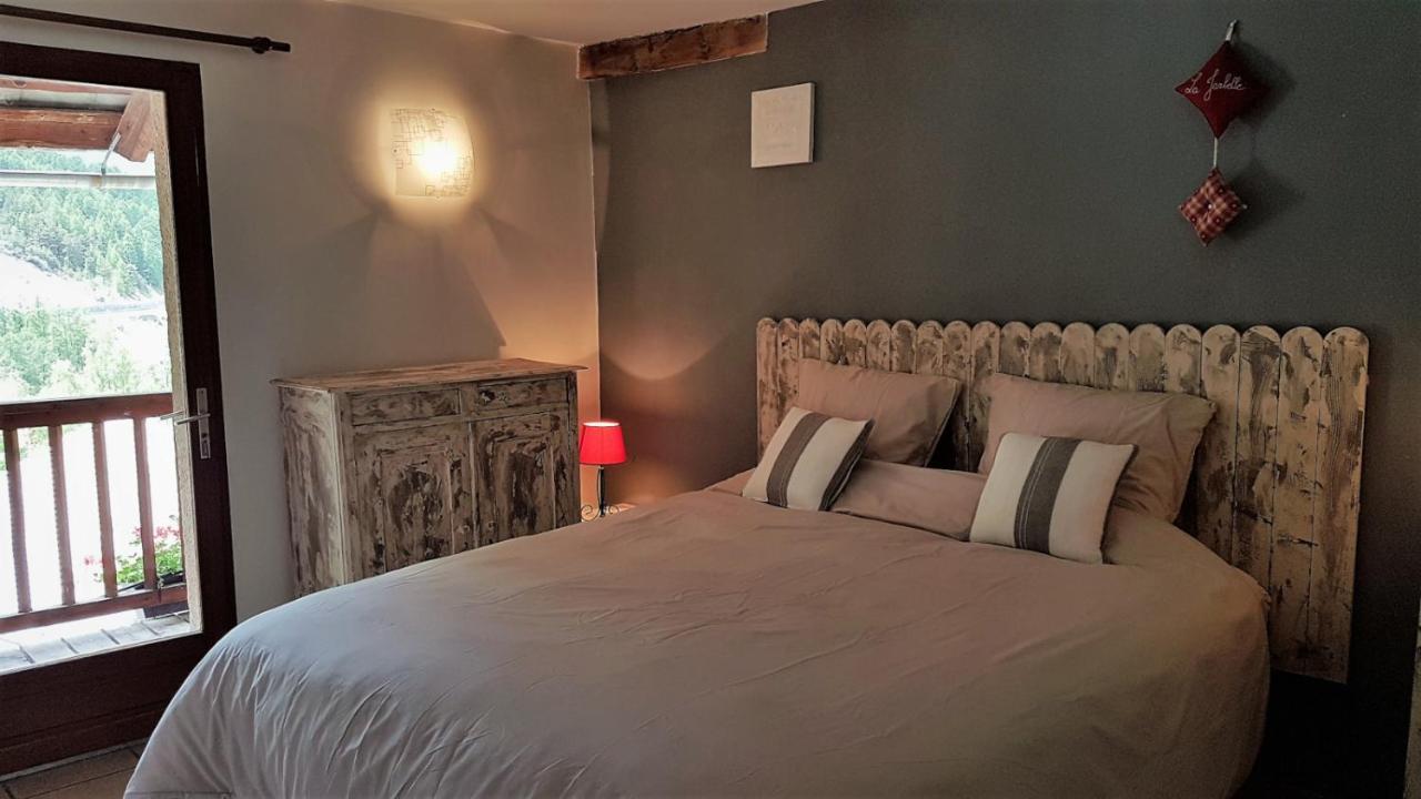 Doppel-/Zweibettzimmer mit Bergblick