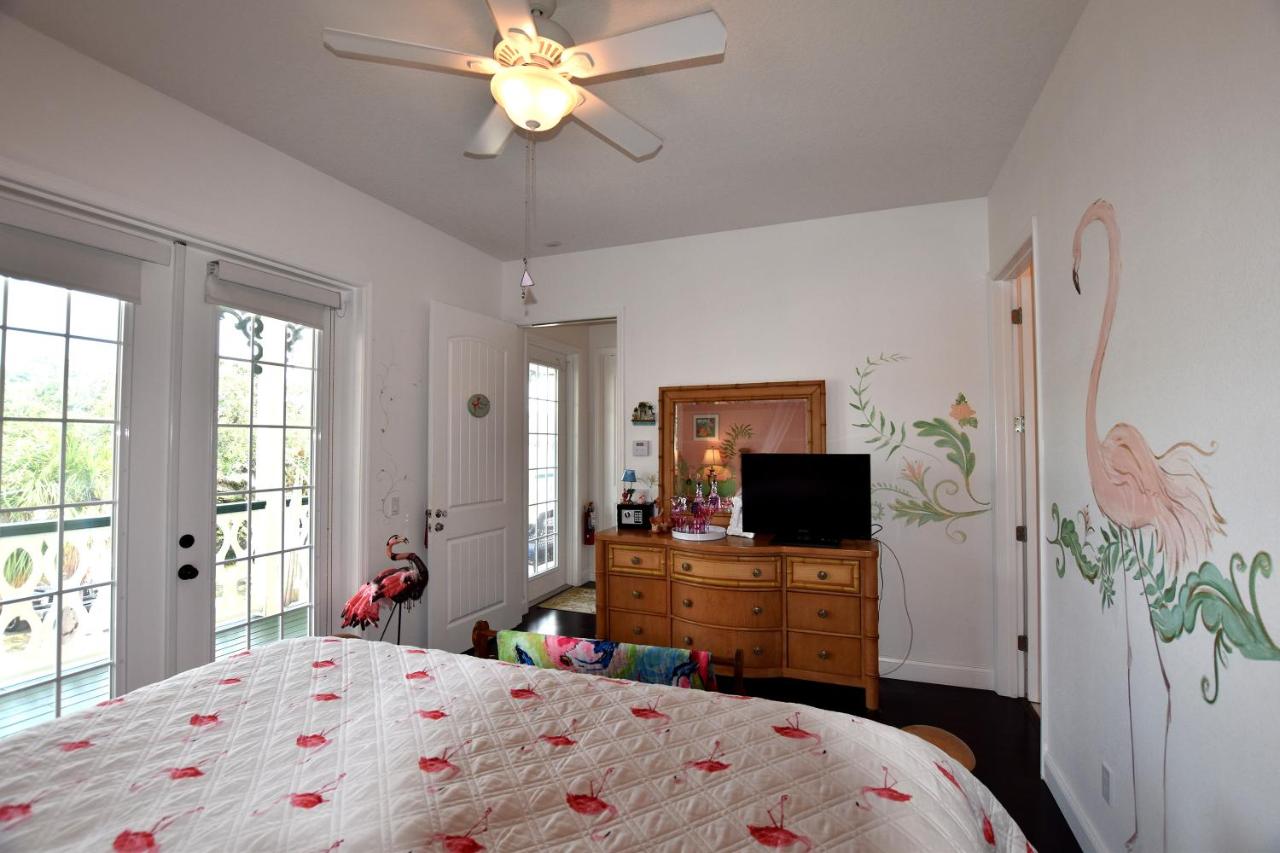 Dopplzimmer Flamingo mit Kingsize-Bett und Balkon