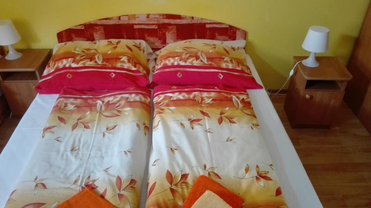 Dreibettzimmer mit Dusche