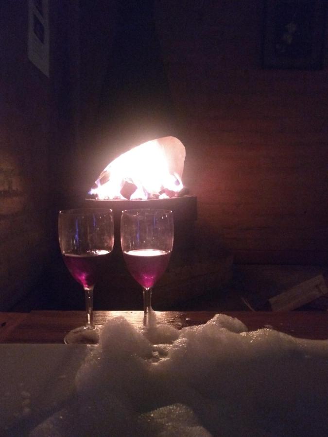 Deluxe Chalet with Hot Tub 5