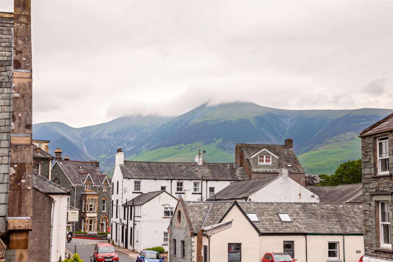 Carlton 2 a large modern Keswick appt with parking - B&B