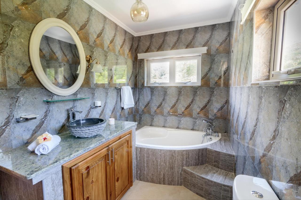 Flora's Self Catering Apartments - B&B