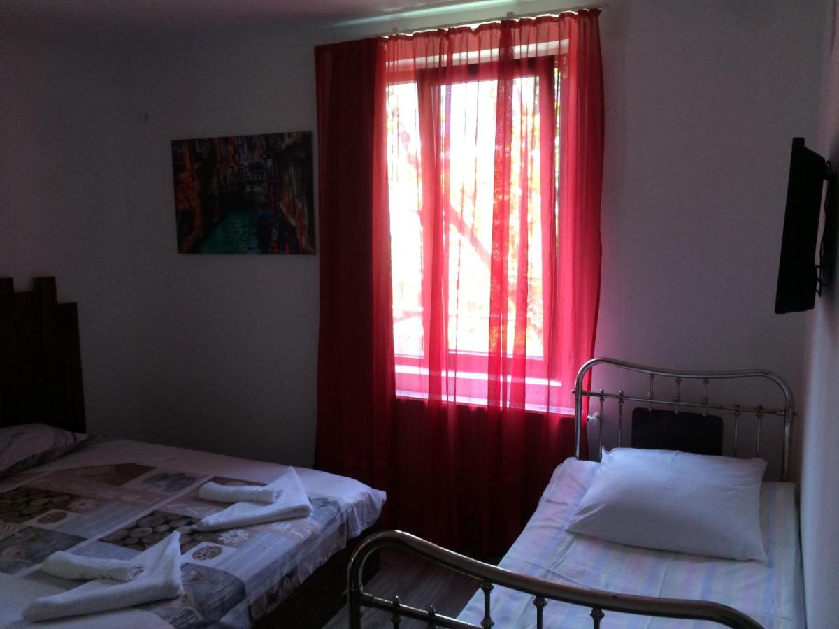Comfort Triple Room with Shower