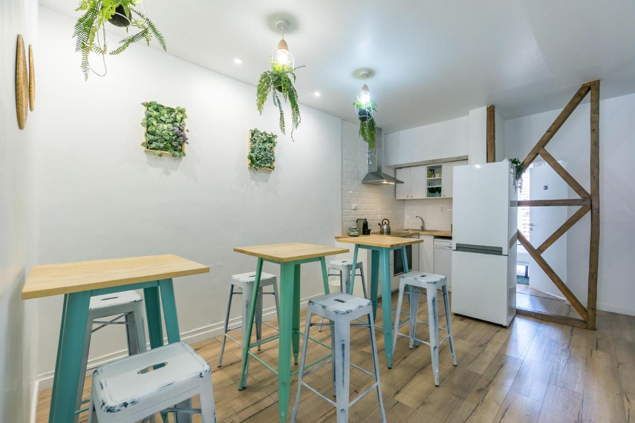 The Color Hostel - B&B