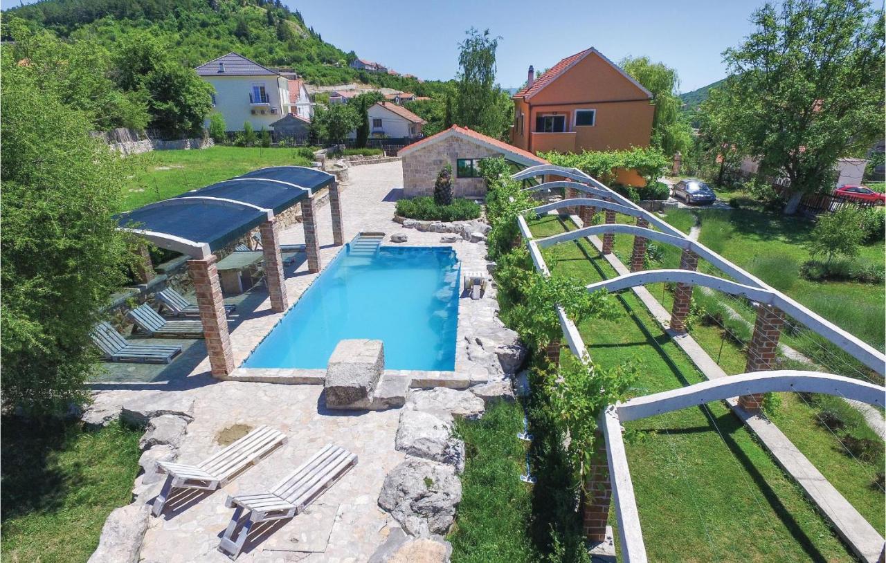 B&B Signo - Nice Home In Sinj With 4 Bedrooms, Wifi And Indoor Swimming Pool - Bed and Breakfast Signo