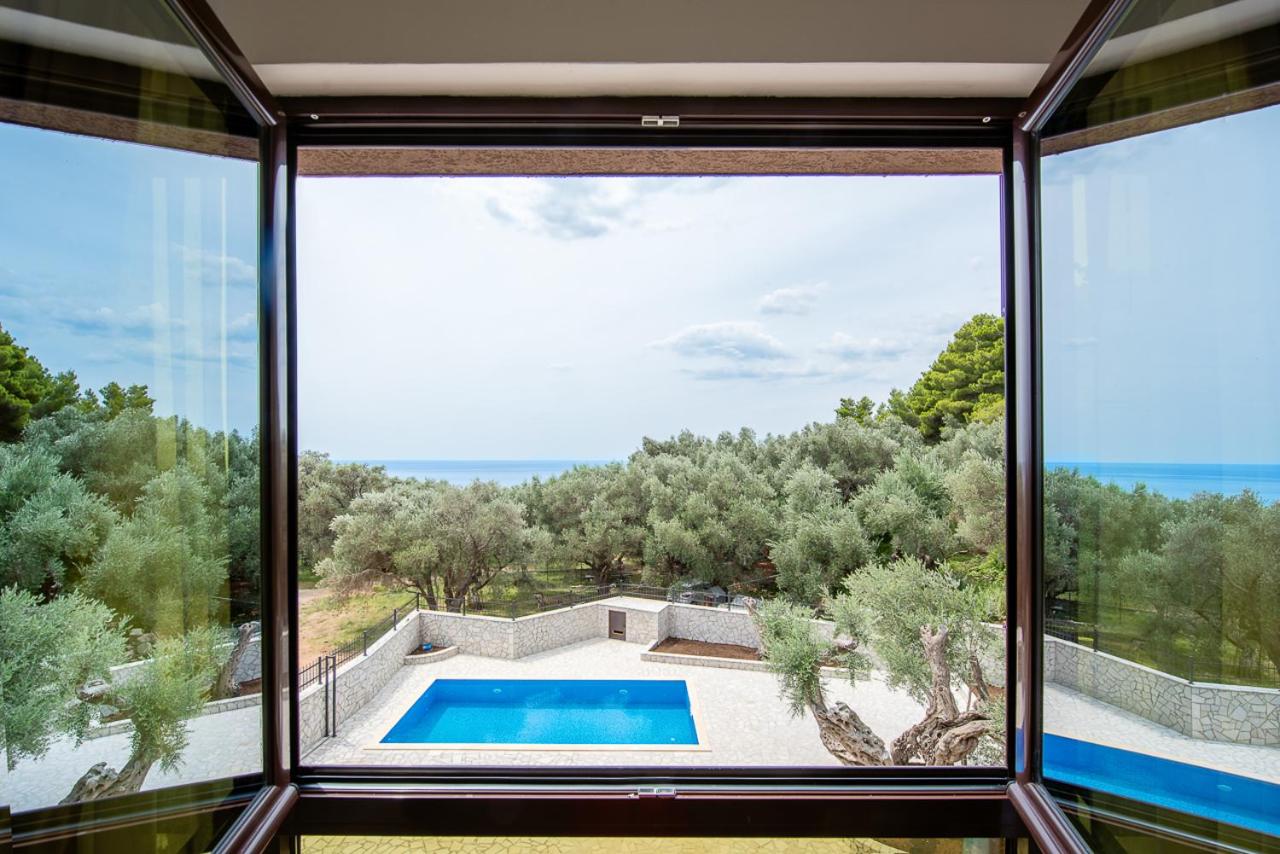 Apartamento con vistas a la piscina