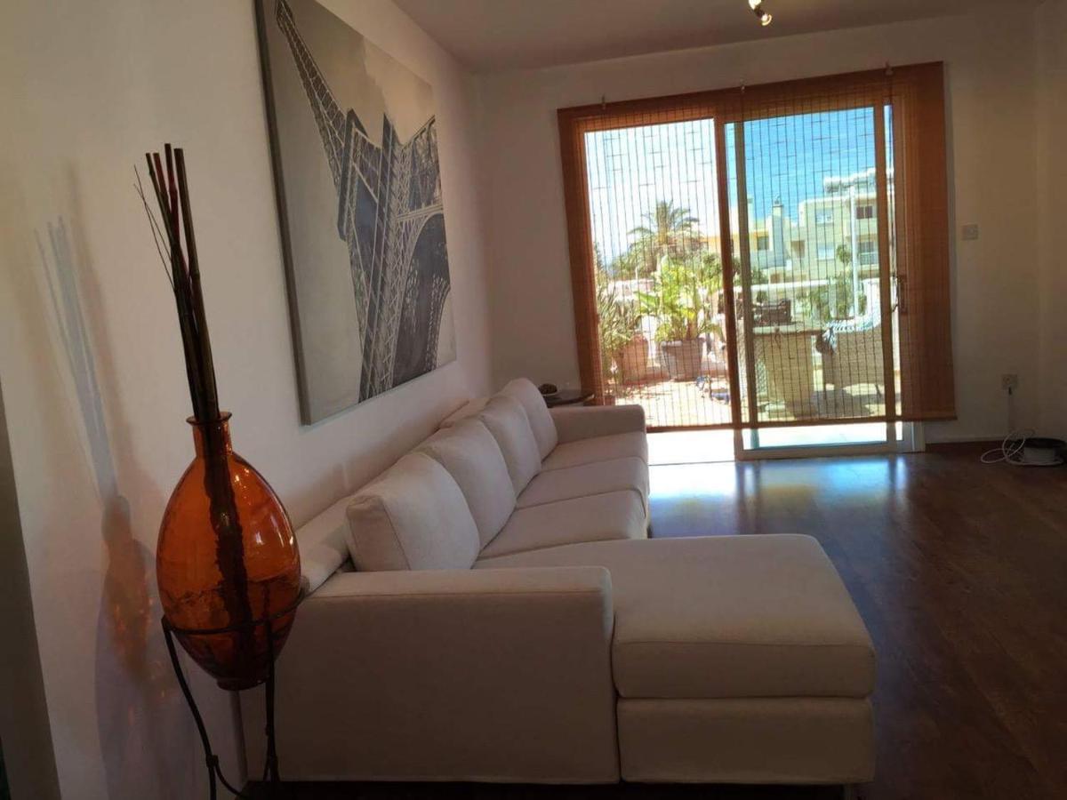 SoTia Art Rooms - B&B Paralímni