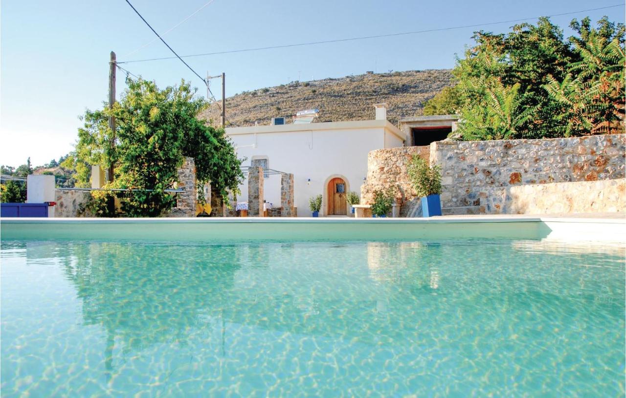 B&B Maláxa - Nice Home In Malaxa, Chania With 2 Bedrooms, Wifi And Outdoor Swimming Pool - Bed and Breakfast Maláxa