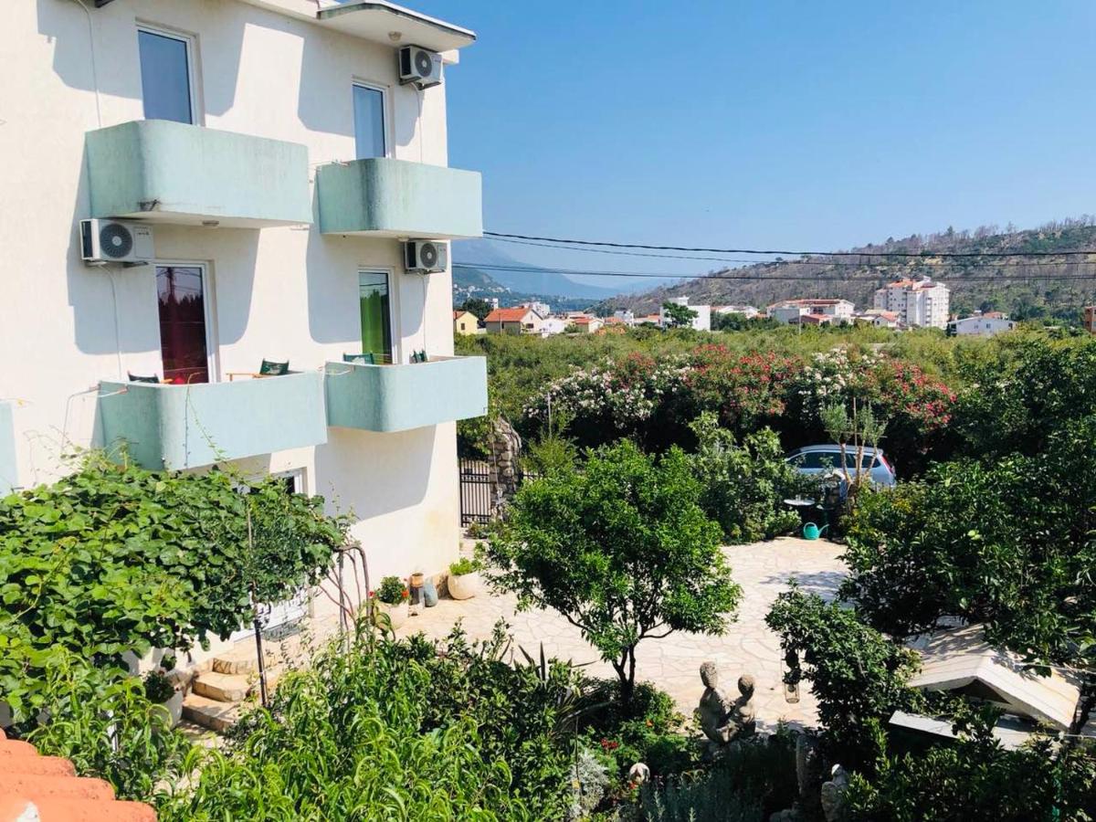 Zweibettzimmer mit Balkon