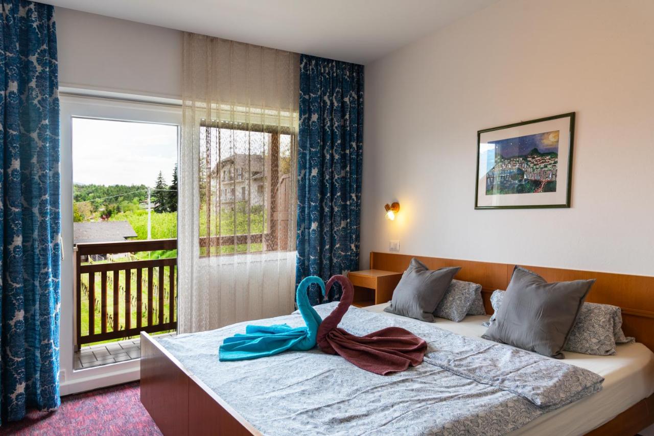 Apartment mit Balkon