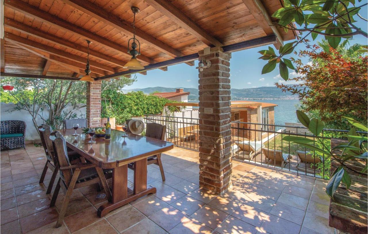 B&B Trogir - Beautiful Home In Slatine With Sauna - Bed and Breakfast Trogir