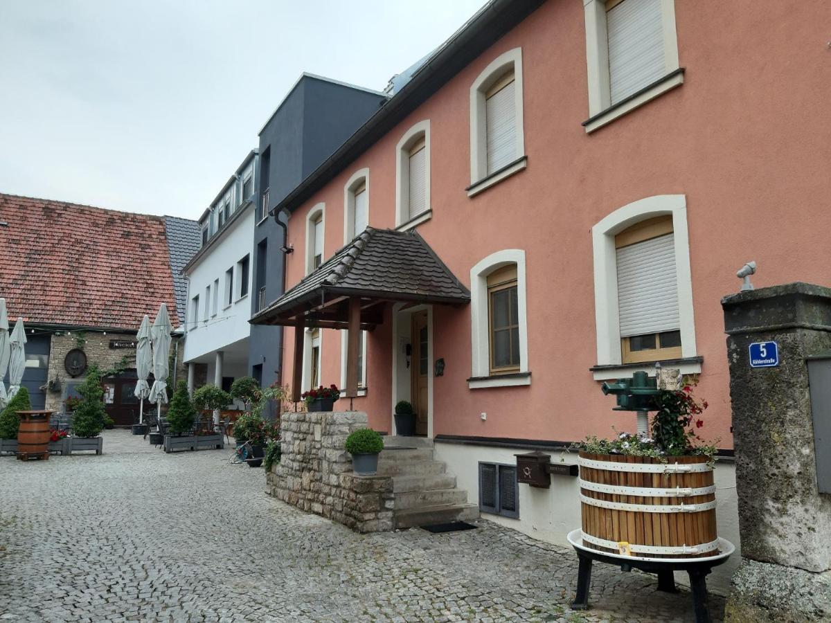 Gästezimmer Düll - Ferienwohnung Dettelbach