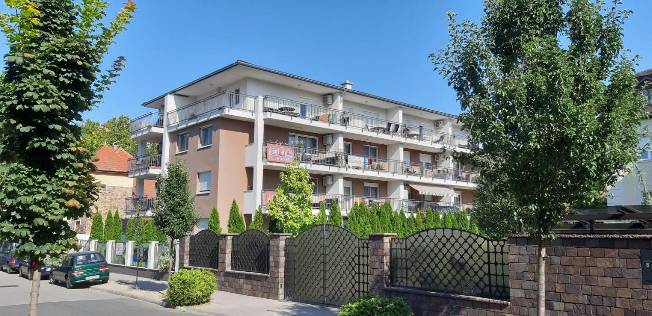 Riviéra Wellness Apartman - B&B
