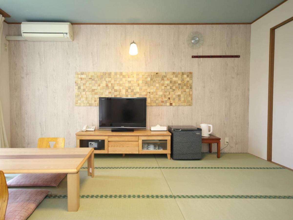 Japanese-Style Twin Room with No View