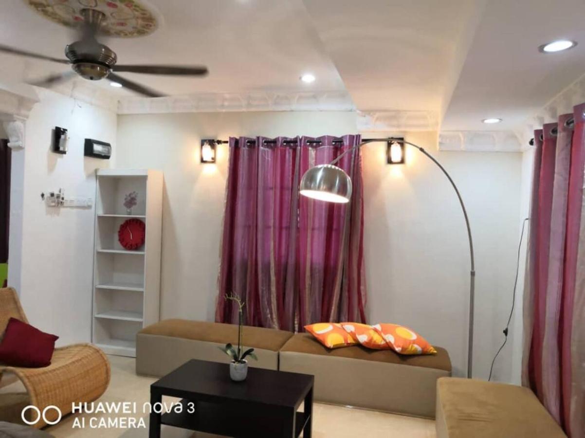 IBU HOME-TO-STAY PASIR GUDANG - Bed and Breakfast Pasir Gudang