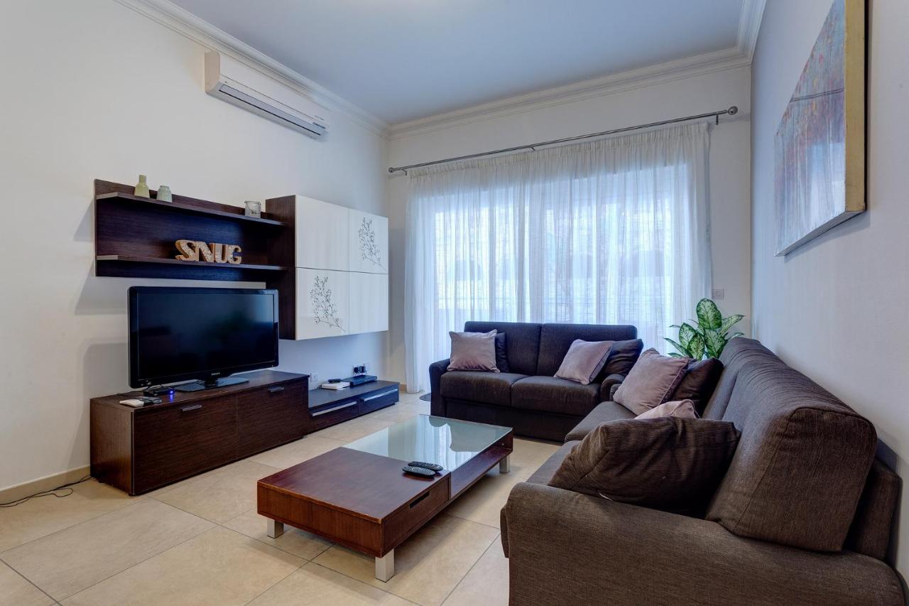 B&B Sliema - Gorgeous Apartment with Terrace in Fort Cambridge, Pool - Bed and Breakfast Sliema