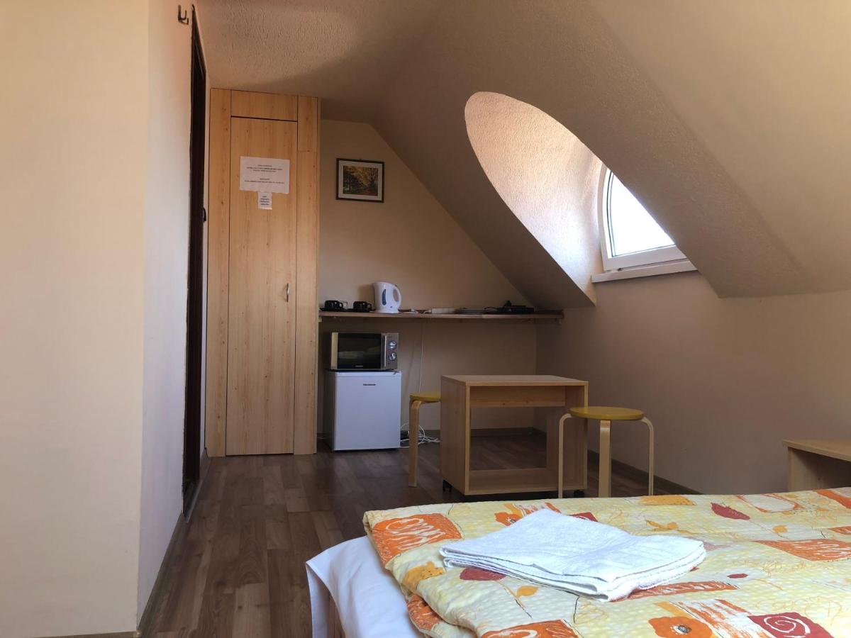 Camera Matrimoniale con Letto Supplementare