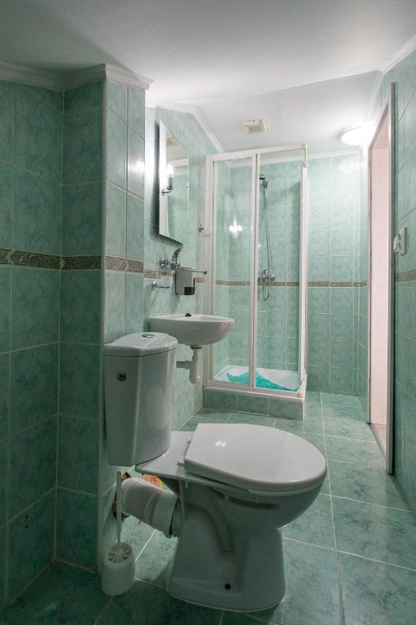 Double or Twin Room with Shower