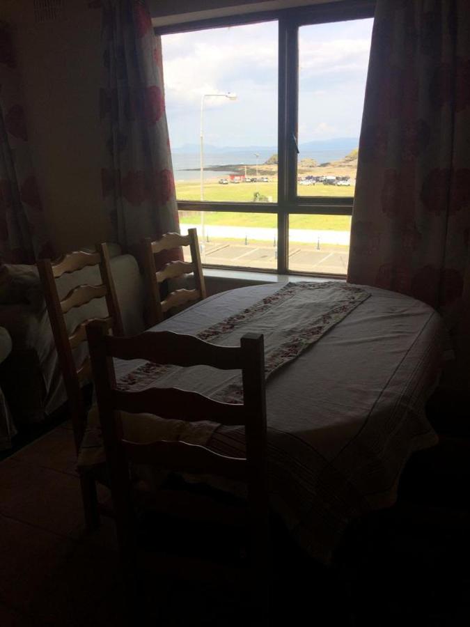 37 Atlantic Point, Ground Floor, Sea View Apartment sleeps 6 - B&B Bundoran