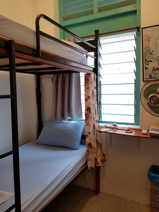 Chambre Lits Jumeaux avec Salle de Bains Commune