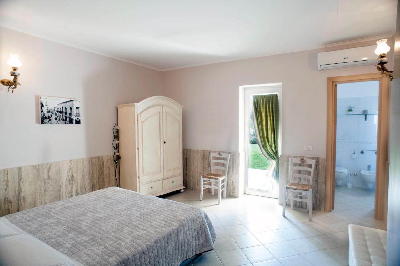 Camera Matrimoniale/Doppia con Letti Singoli con Letto Supplementare
