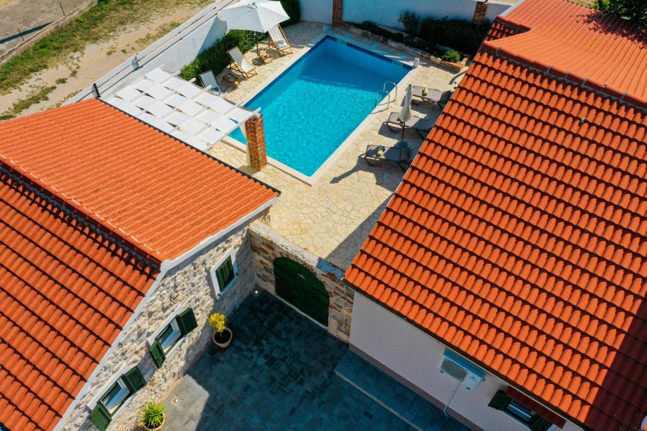 B&B Pridraga - Holiday Home Ikka with swimming pool - Bed and Breakfast Pridraga