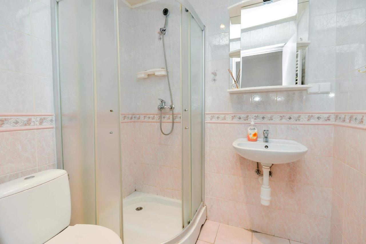 Twin Room with Private Bathroom