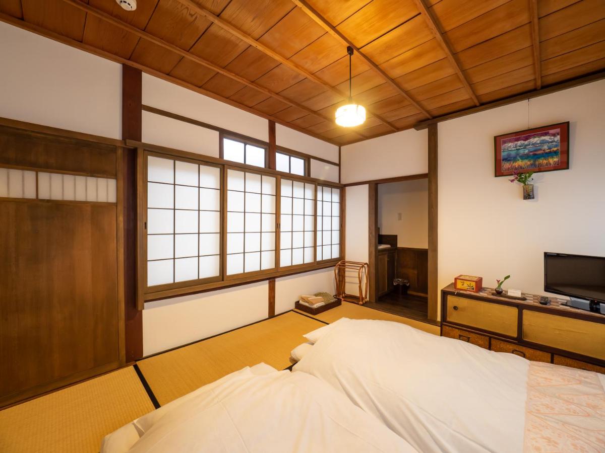 Chambre Lits Jumeaux de Style Japonais avec Salle de Bains Commune