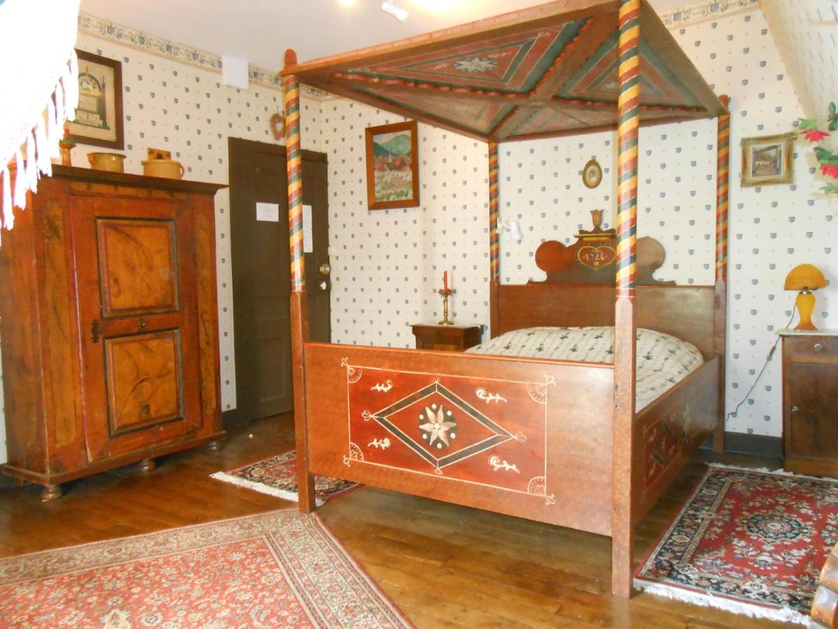 Camera Matrimoniale con Vista Montagna