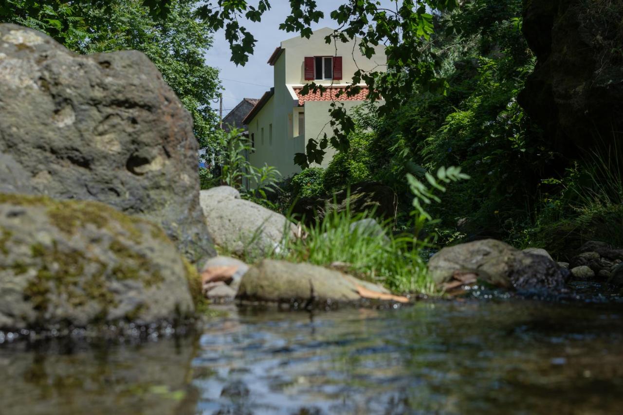 Casa da Ribeira dos Moinhos - B&B Ribeira Grande