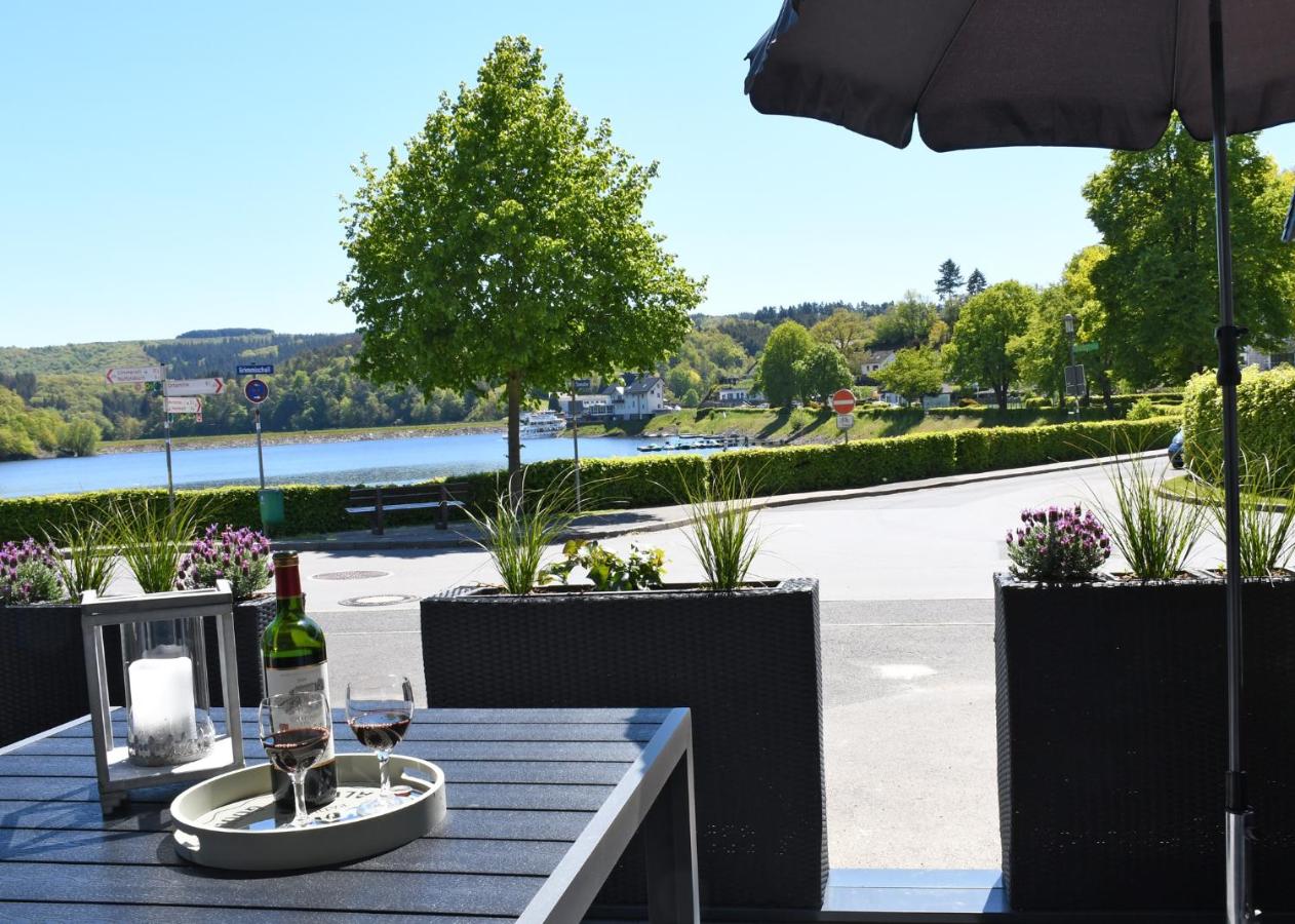 Apartment with Lake View
