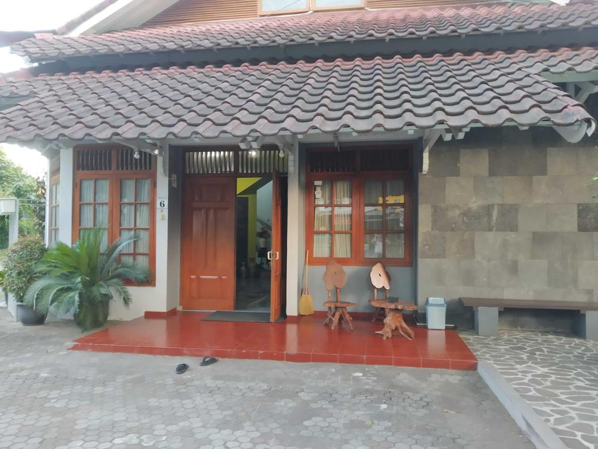Embe Enem Homestay - Ferienwohnung Yogyakarta