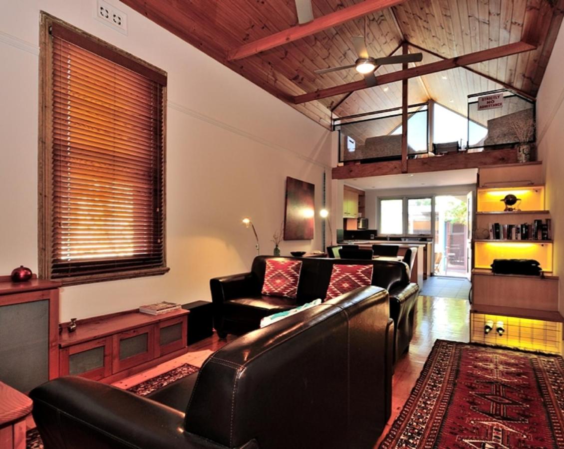 B&B Fremantle - Pure Gold - Heritage 2 bedroom terraced cottage - Bed and Breakfast Fremantle