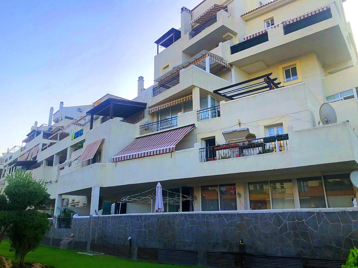 Seaview Apartment with Great Amenities & Facilities - B&B Benalmádena