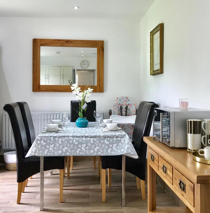 B&B Oxford - The Woodfarm Lodge - 3 Bedroom House with free Parking - Bed and Breakfast Oxford