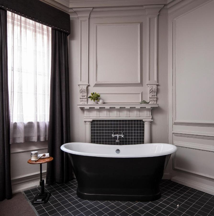 Luxury King with Rolltop Bath