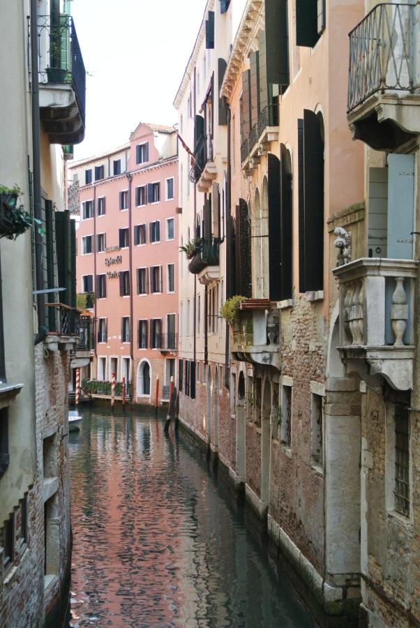 Uma Apartments - B&B Venezia