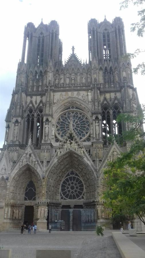 REIMS LA ROMAINE - Bed and Breakfast