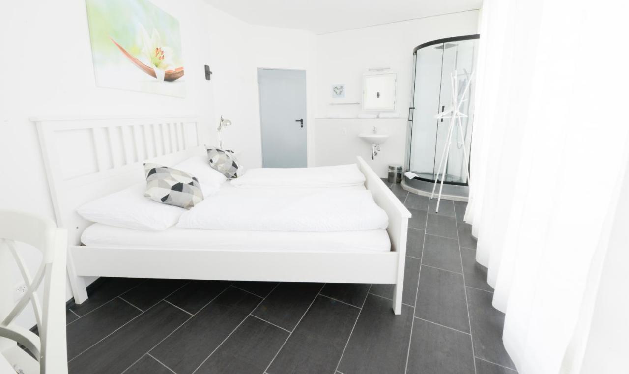 Chambre Double avec Toilettes Communes, Douche et Cuisine Privatives - 1er Étage