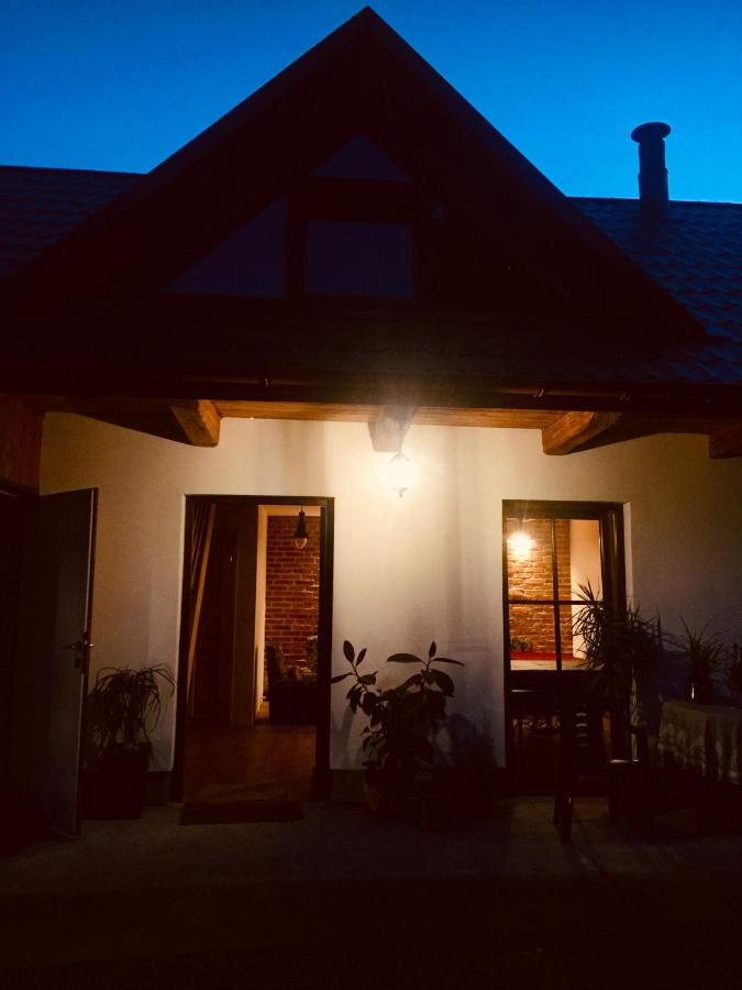 Dom Pod Orzechem - B&B Łapczyca