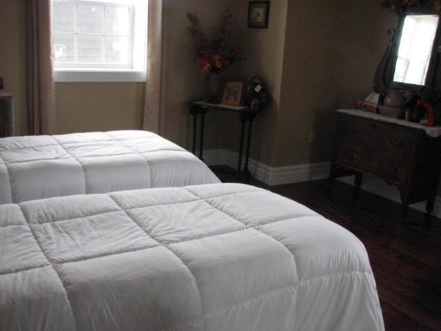 Twin Room with Shared Bathroom