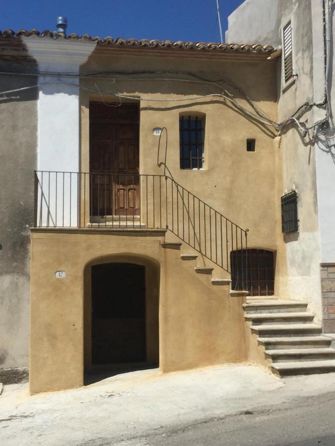 BORGO PETELIA, "Casa Perri", antica casa ristrutturata con terrazzo - Chambres d’hôtes
